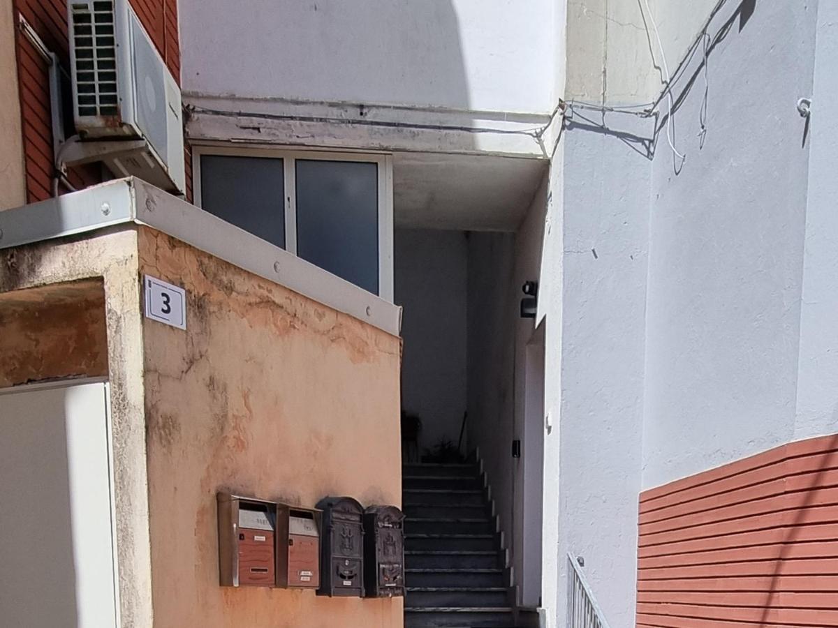 إيغليزياس Black&White Guest House المظهر الخارجي الصورة