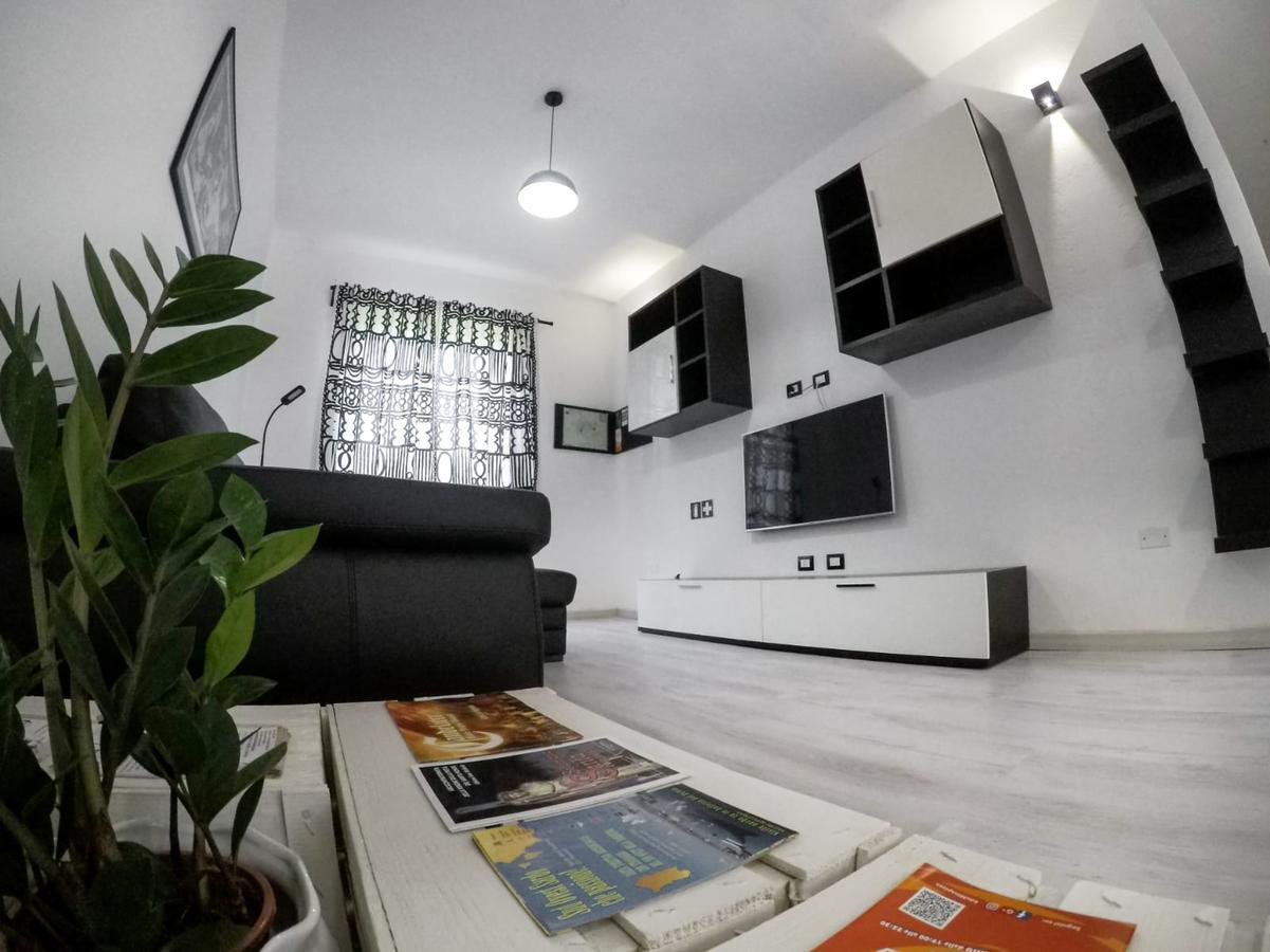 إيغليزياس Black&White Guest House المظهر الخارجي الصورة