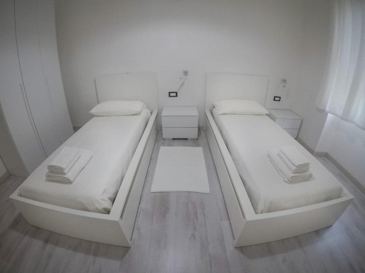 إيغليزياس Black&White Guest House المظهر الخارجي الصورة