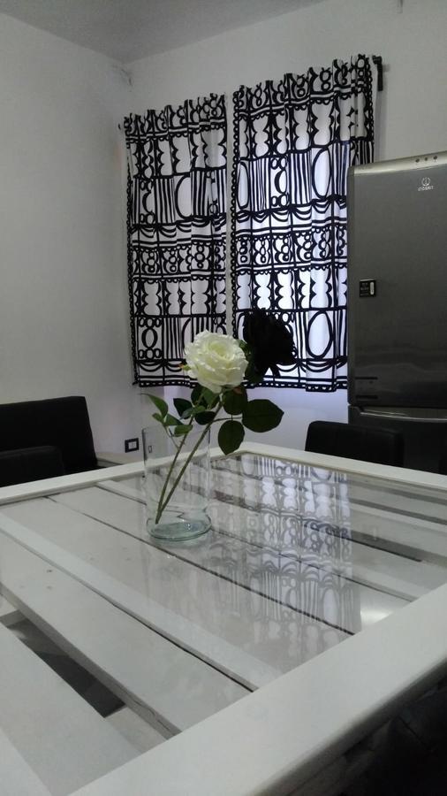 إيغليزياس Black&White Guest House المظهر الخارجي الصورة