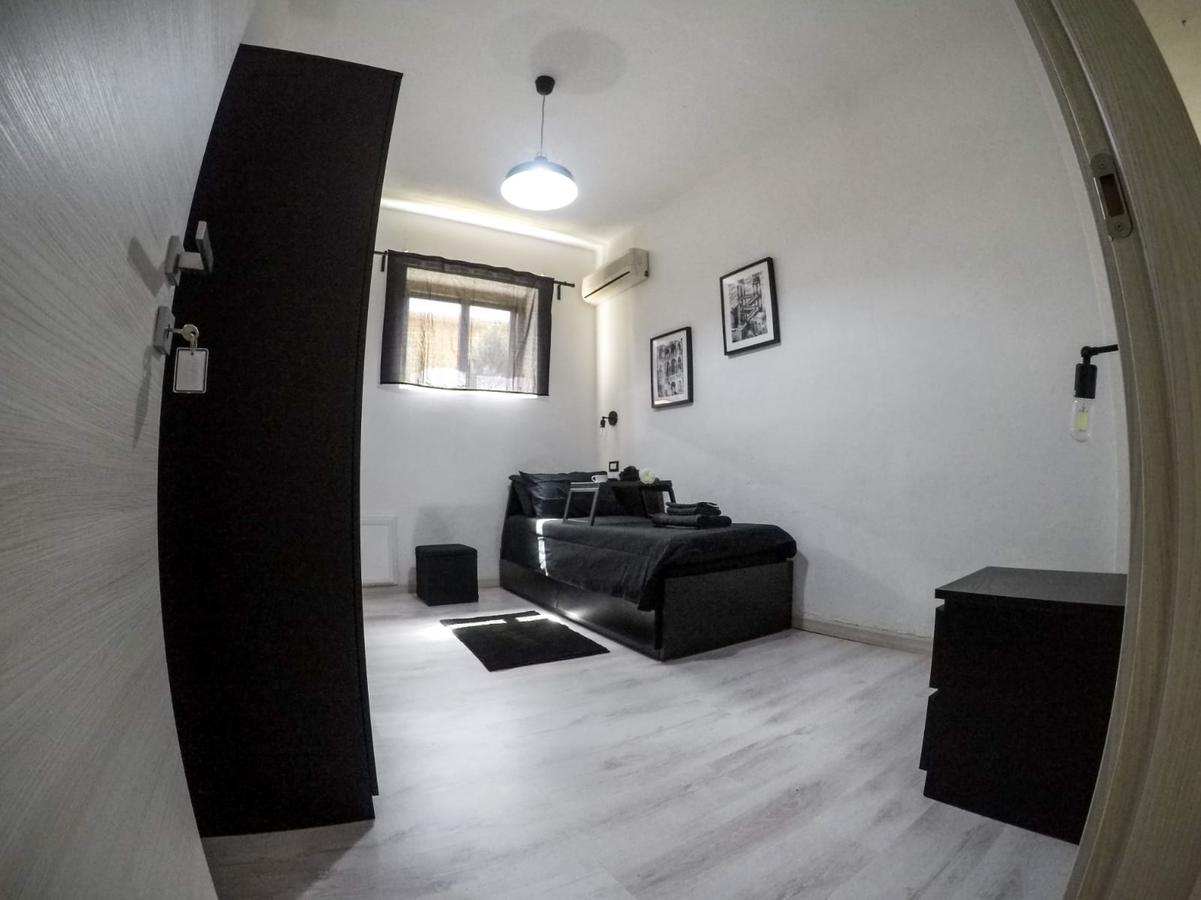 إيغليزياس Black&White Guest House المظهر الخارجي الصورة
