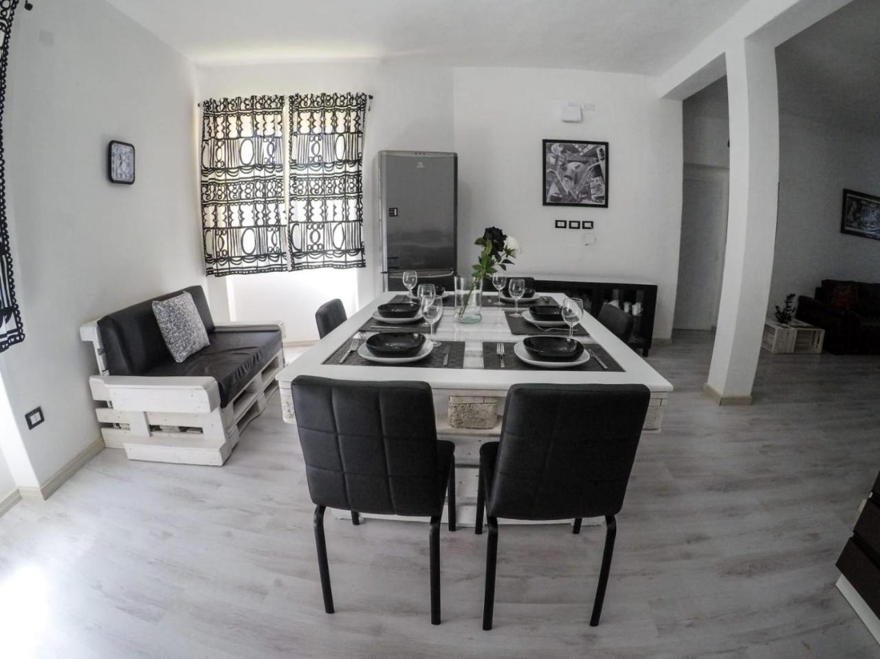 إيغليزياس Black&White Guest House المظهر الخارجي الصورة